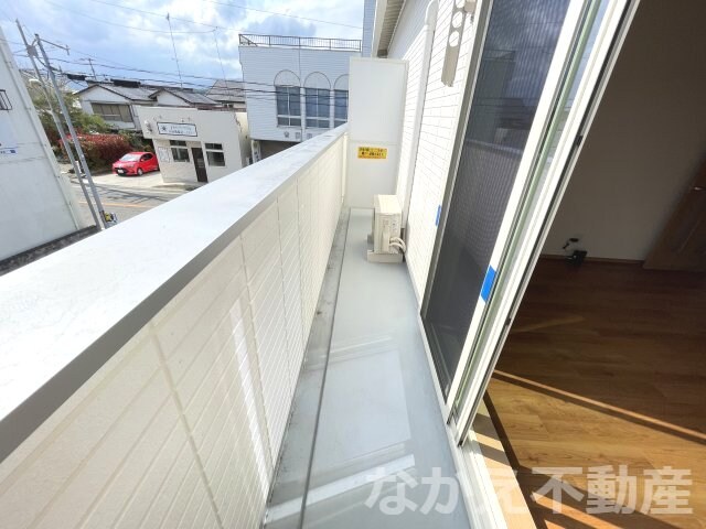 物件内観写真9　(暖かな日差しのふりそそぐバルコニー)