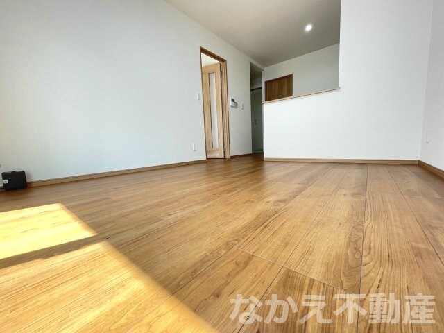 物件内観写真2　(ゆったり過ごせる居間です)