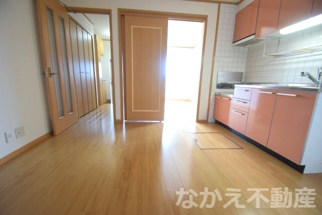 物件内観写真2　(おしゃれな居間です)