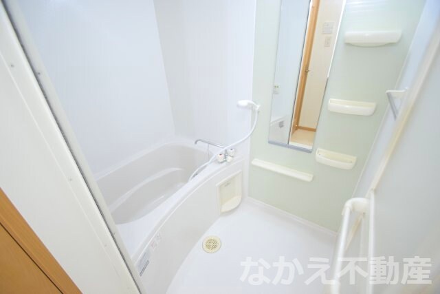 物件内観写真6　(日々の疲れを癒すお風呂付です)