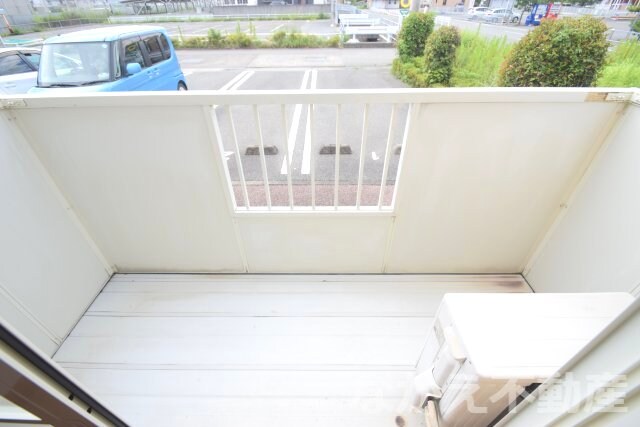 物件内観写真12　(バルコニーからの眺めを楽しみながら食事をしませんか)