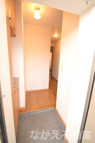 物件内観写真14　(明るい玄関です)