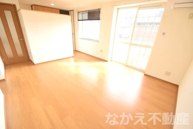 物件内観写真2　(使いやすいリビングです)