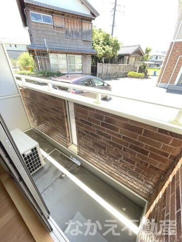 物件内観写真12　(開放的で明るい空間を演出してくれるバルコニーです)