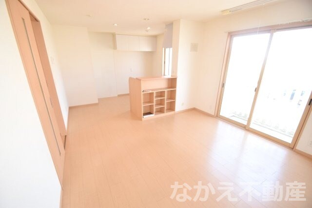 物件内観写真2　(使いやすい居間です)