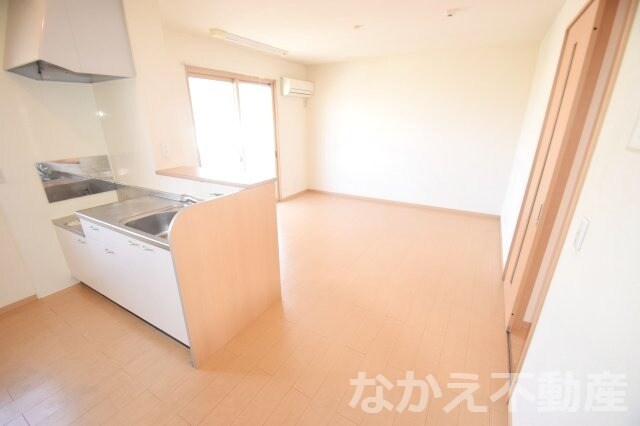 物件内観写真3　(おしゃれな居間です)