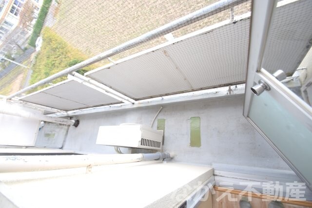 物件内観写真10　(外からの目が気にならないバルコニーで洗濯物が干せます)