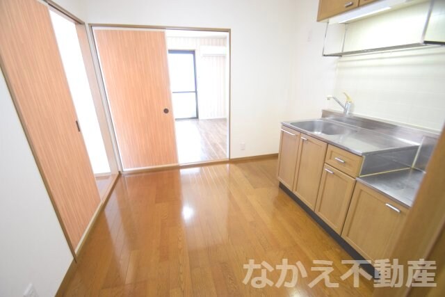 物件内観写真5　(おしゃれな居間です)