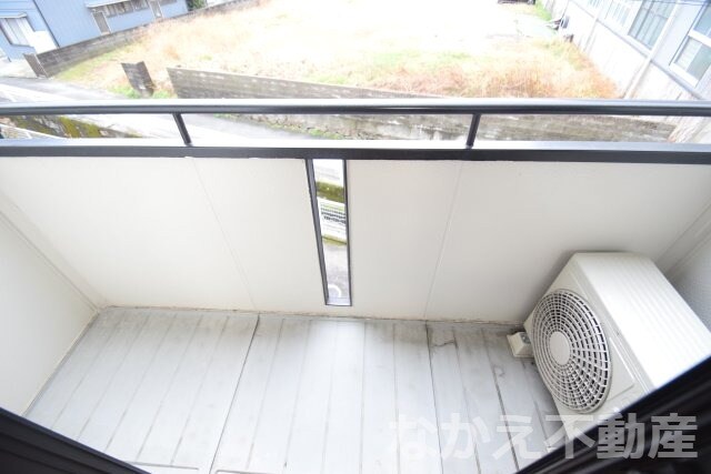 物件内観写真12　(開放的で明るい空間を演出してくれるバルコニーです)