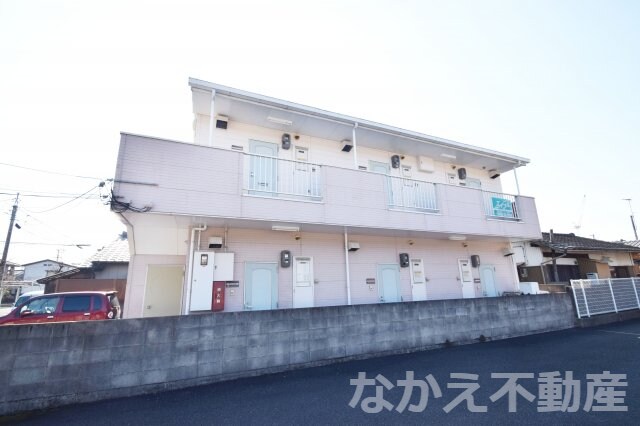 物件外観写真1　(外観は落ち着いています)