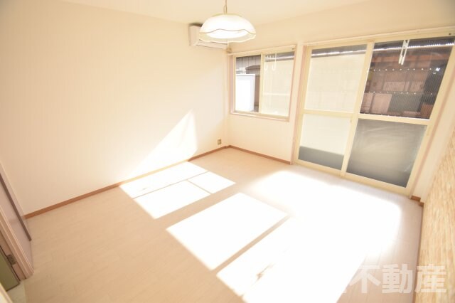 物件内観写真12　(使い勝手のいい洋室です)