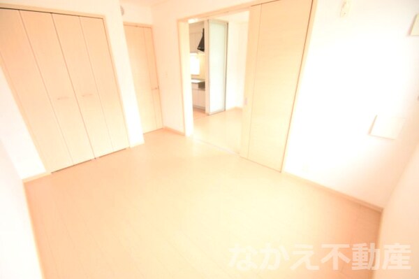 寝室(ゆとりの広さです)
