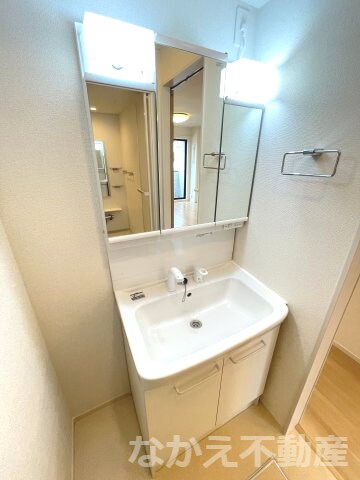 物件内観写真7　(忙しい朝には欠かせない洗面所です)