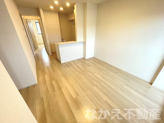 物件内観写真2　(こちらの居間で趣味の時間をお楽しみください)