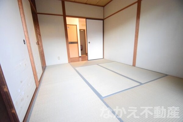 寝室(広くて明るい寝室)