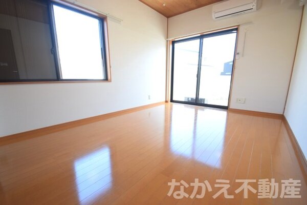 寝室(落ち着いて過ごせるお部屋なので、寝室にいかがでしょうか)