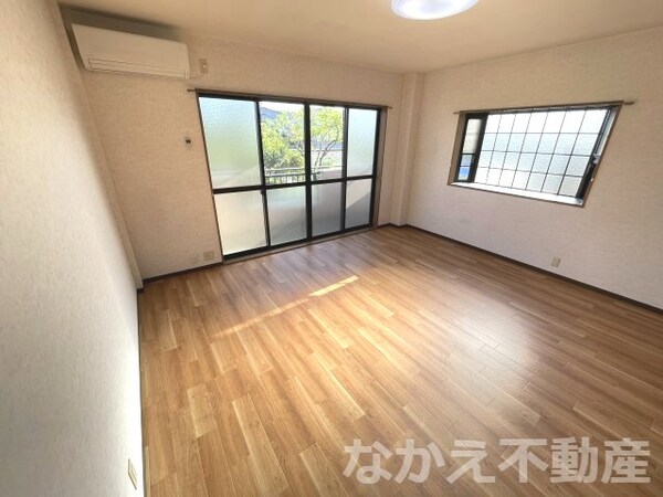 居室(おしゃれな居間です)