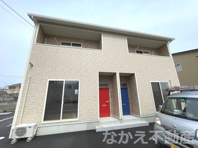 物件外観写真1　(落ち着いた雰囲気の外観です)