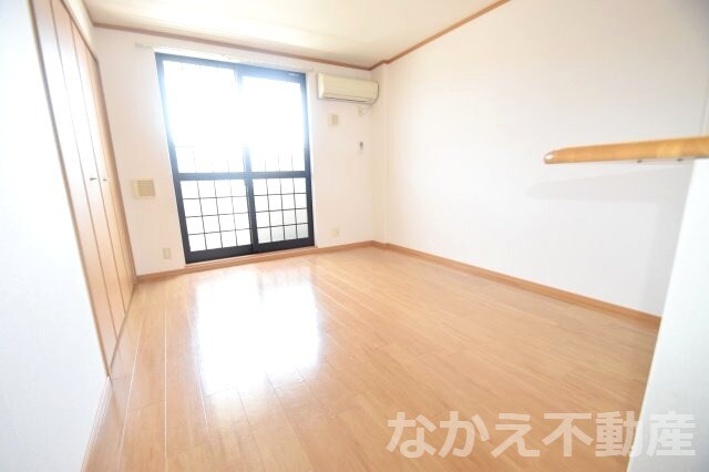 物件内観写真2　(ゆったりとしたリビングです)