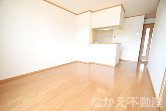 物件内観写真3　(明るい洋室です)