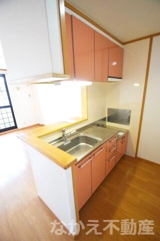 物件内観写真5　(コンパクトなキッチンで掃除もラクラク)