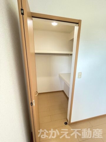 物件内観写真11　(大きなスペースがあり、収納には困りません)