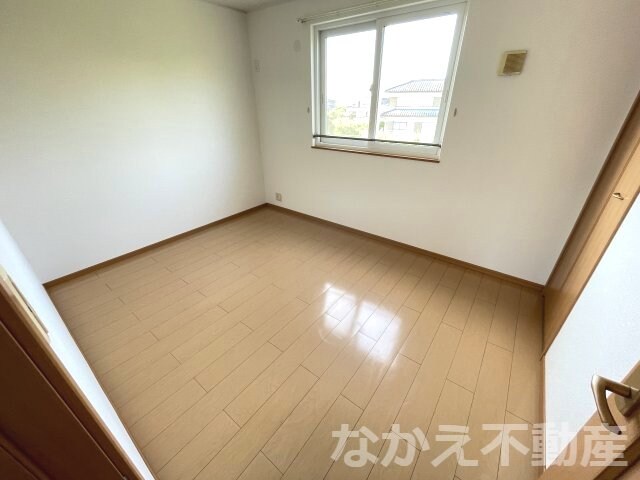 物件内観写真14　(使い勝手のいい寝室です)