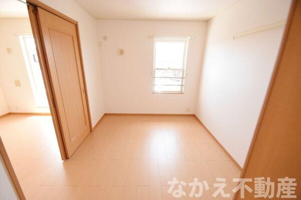 寝室(落ち着いた色調の寝室です)
