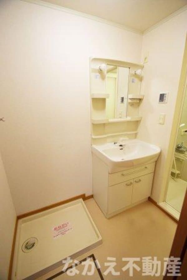 洗面・脱衣所(ゆったりとスペースのある洗面所)