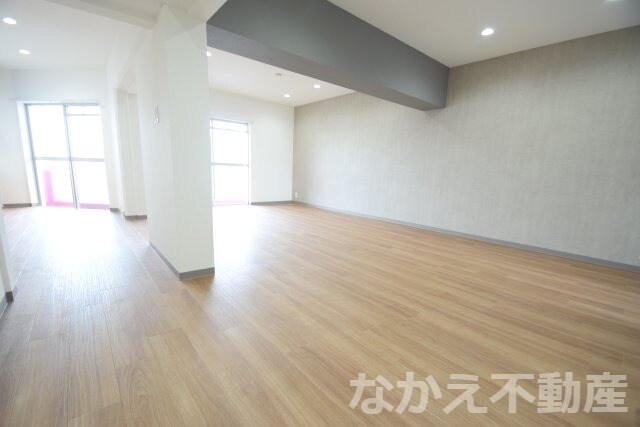 物件内観写真3　(使いやすいリビングです)