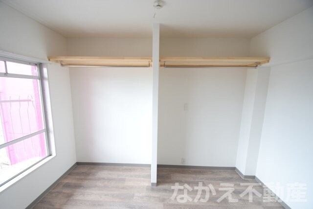 物件内観写真11　(たっぷりとした収納スペースです)