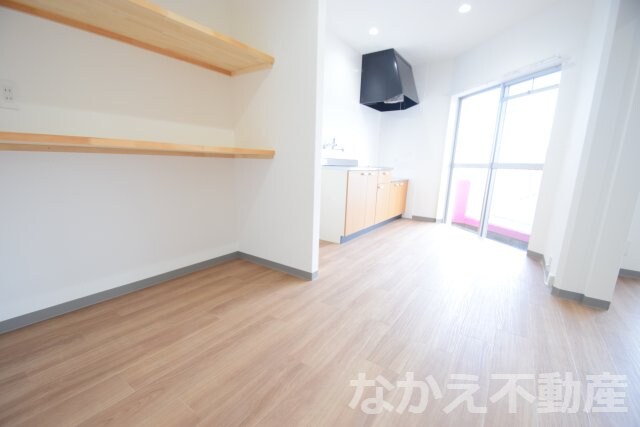 物件内観写真14　(おしゃれな居間です)