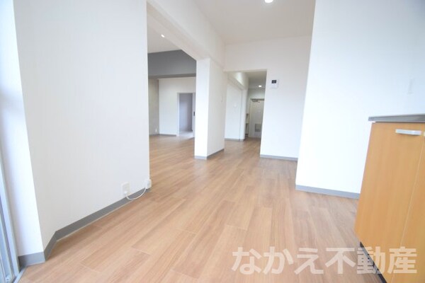 居室(こちらのリビングで趣味の時間をお楽しみください)
