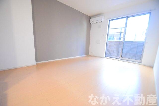 物件内観写真3　(個人の部屋や寝室として使える洋室です)