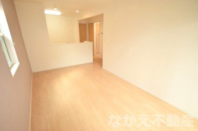 物件内観写真2　(ゆったり過ごせるリビングです)