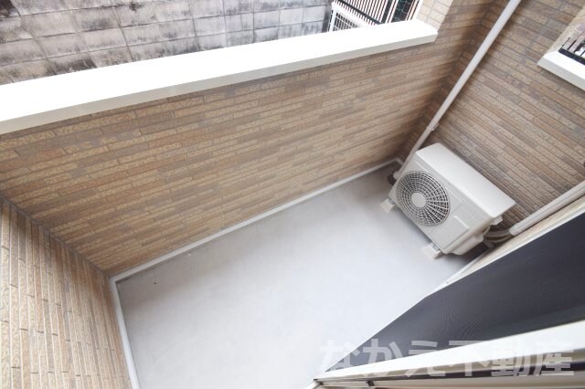 物件内観写真9　(外からの目が気にならないバルコニーで洗濯物が干せます)