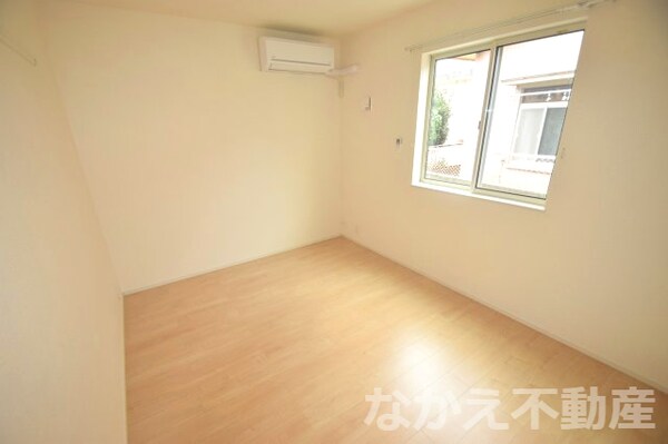 寝室(ゆとりの広さです)