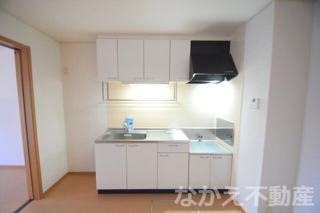 物件内観写真4　(コンパクトなキッチンで掃除もラクラク)
