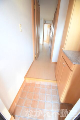 物件内観写真8　(収納もある玄関です)