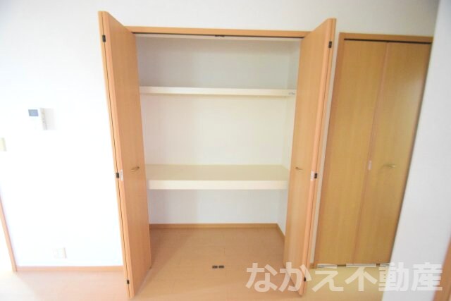 物件内観写真9　(便利な収納スペースです)