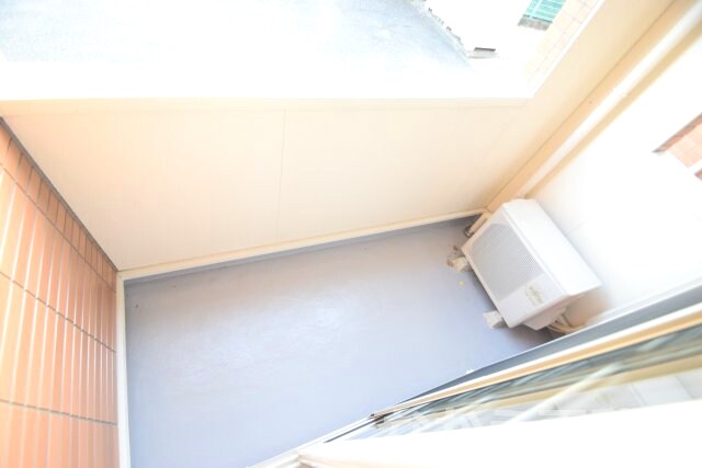 物件内観写真10　(暖かな日差しのふりそそぐバルコニー)