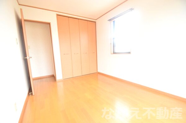 寝室(使い勝手のいい寝室です)