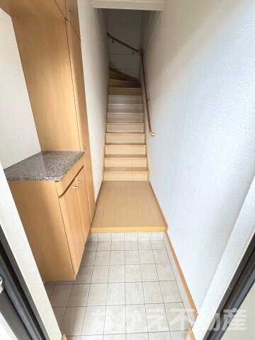 物件内観写真10　(落ち着いた玄関です)