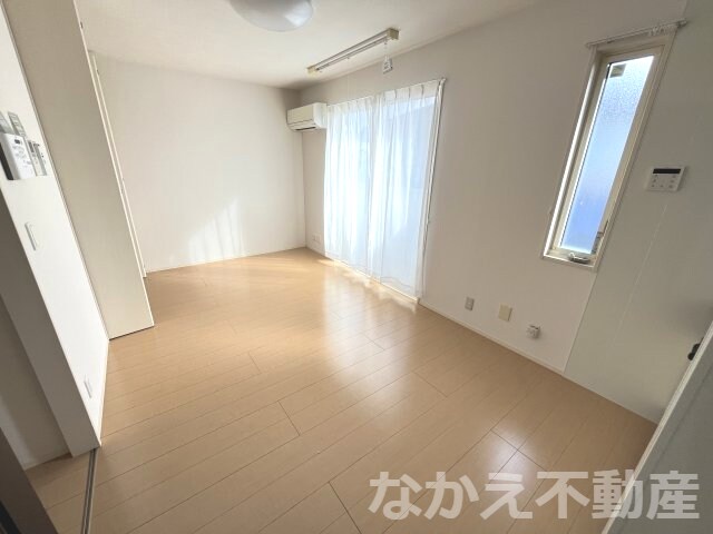 物件内観写真4　(開放的な寝室です)