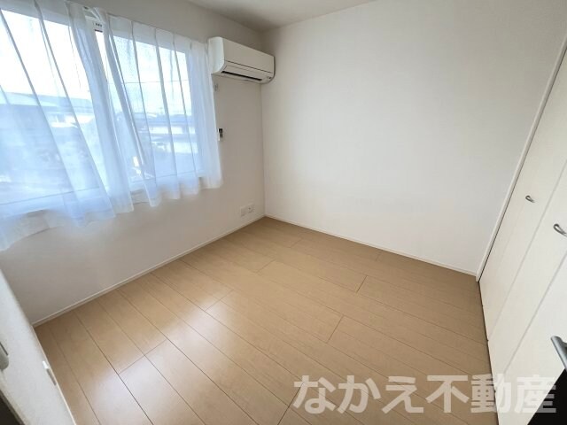 物件内観写真5　(開放的な寝室です)