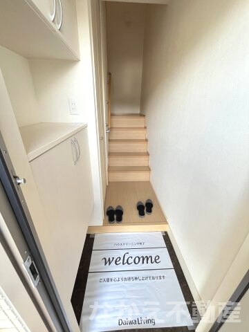 物件内観写真11　(明るい玄関です)