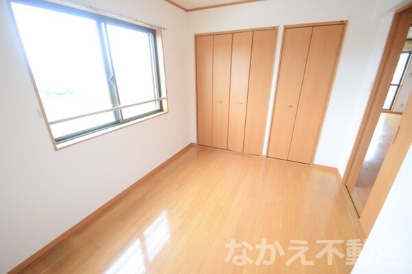 寝室(ゆとりの広さです)