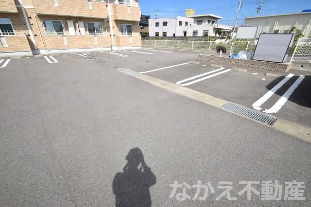 物件外観写真2　(駐車場完備です)
