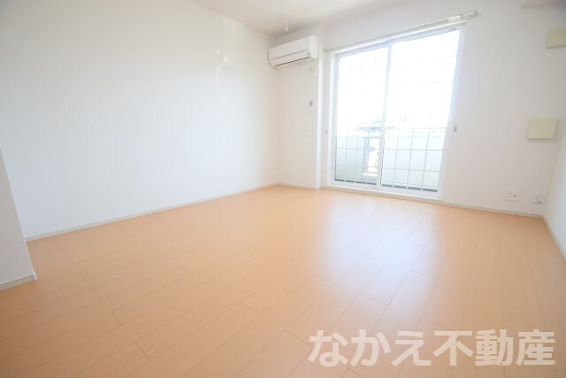 物件内観写真4　(ゆったり過ごせる居間です)