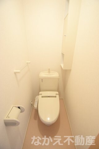 物件内観写真8　(落ち着いた色調のトイレです)